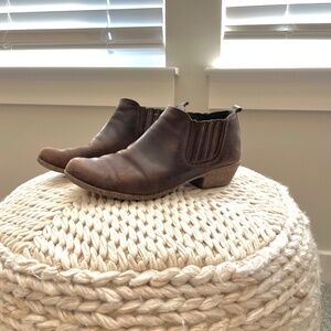 Clarks Wilrose Jade Ankle Bootie Womens 10 Round Toe Chocolate brown leather